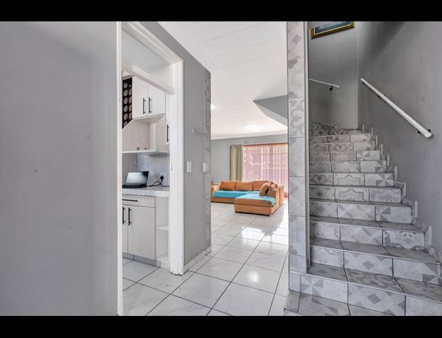 2 BEDROOM APARTMENT FOR SALE IN WINDSOR EAST